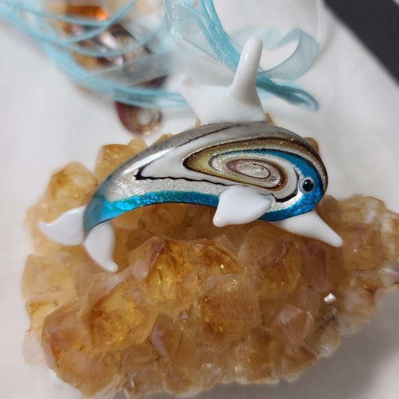 🌺BOGO Vntge Glass Dolphin Pendant Ribbon Necklace - Picture 2 of 6